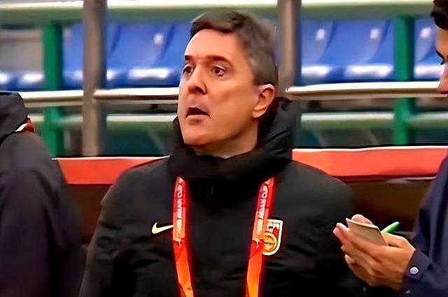 关于大连阿尔滨遇险，主帅紧急调整战术的信息