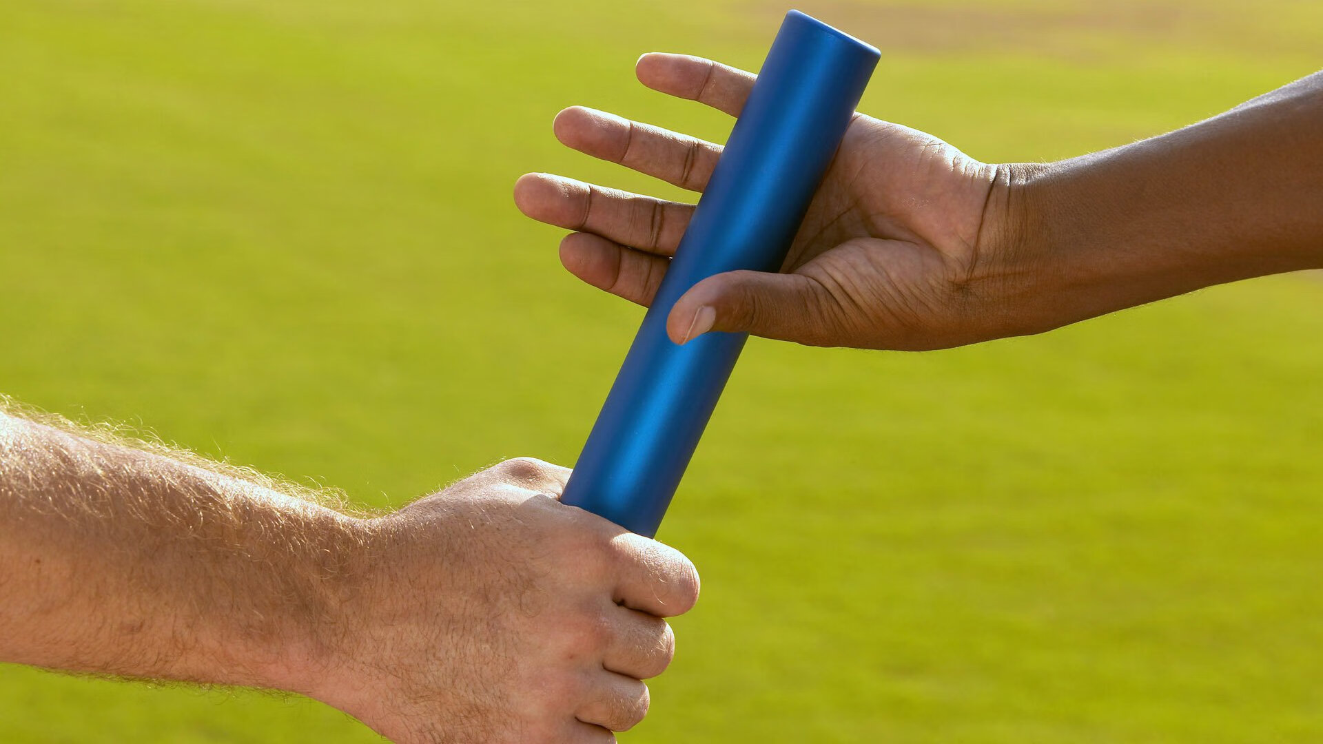 英超最新形势：利雅得新月高居榜首，多特蒙德强势追赶，冠军归属成迷