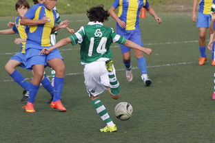 西亚卡姆在曼联比赛中战术调整，逆转引发热议！